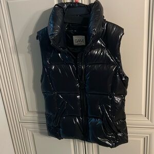 GORGEOUS SAM vest in shiny black. Barely worn. Perfect condition.